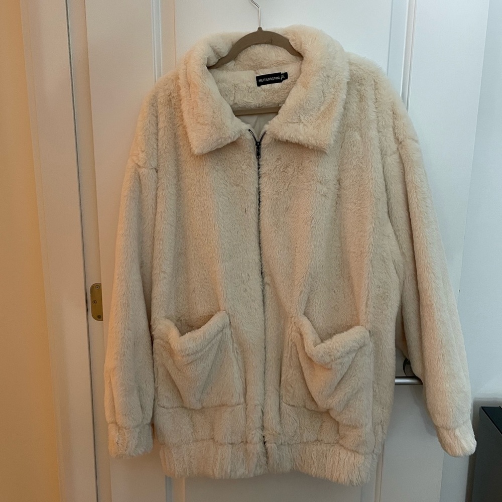NWOT Pretty Little Thing oversized faux fur jacket